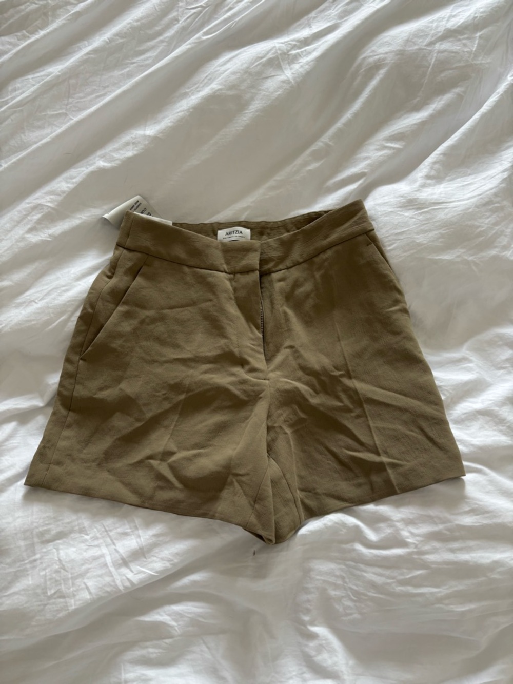 Aritzia The Limitless Short Curve Fit